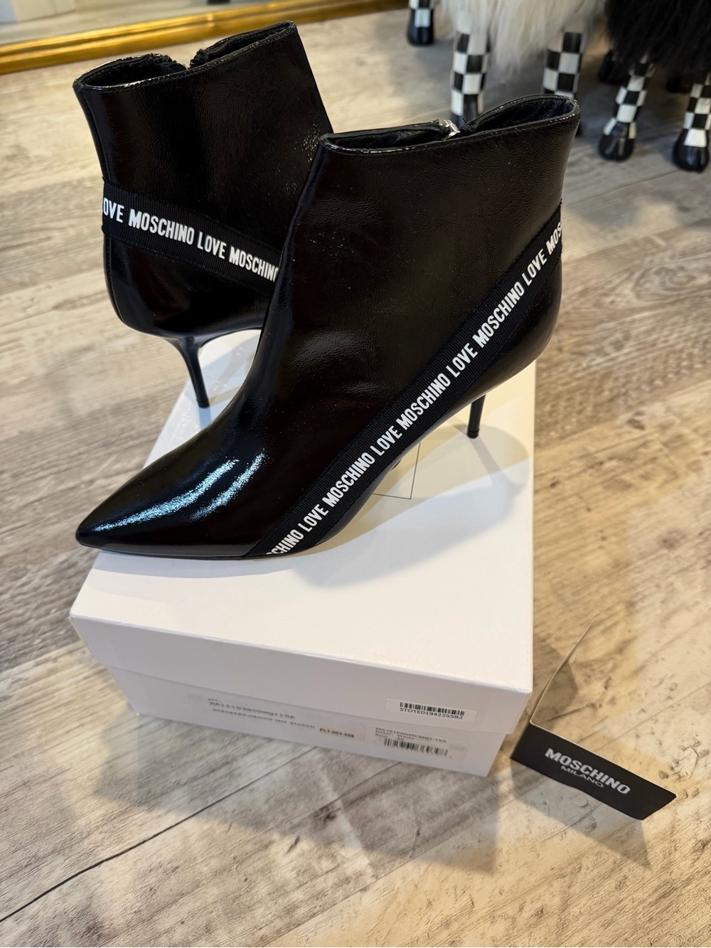 Love Moschino Black Patent Pointed-Toe Logo-Trim Ankle Booties 39